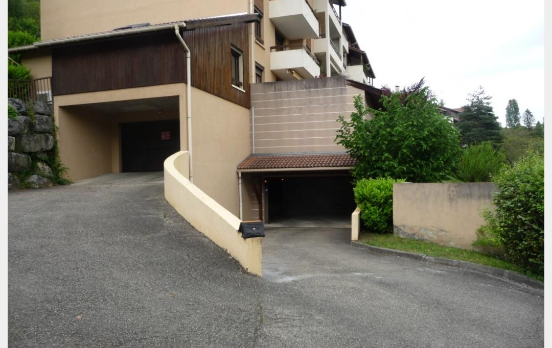 CHP IMMO : Garage / Parking | MONTBONNOT-SAINT-MARTIN (38330) | 16 m2 | 90 € 