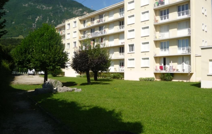 Appartement P4   SASSENAGE  64 m2 715 € 