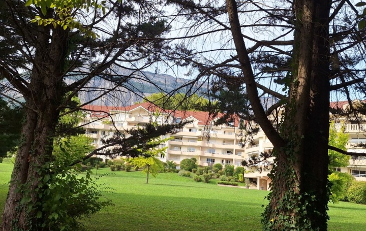 Appartement P4   MEYLAN  110 m2 1 400 € 